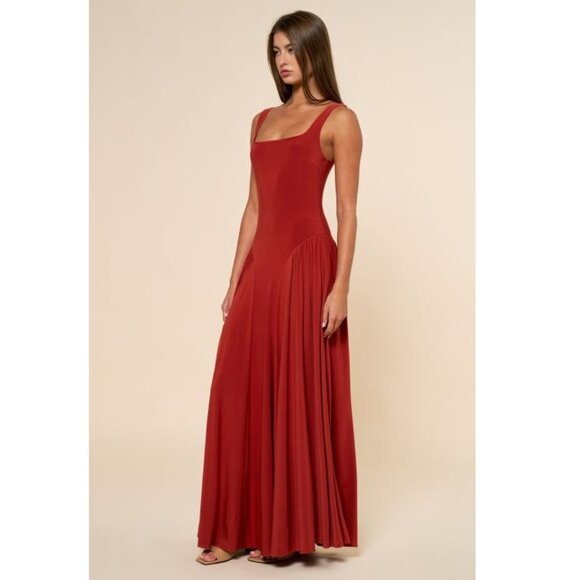 Effortlessly Chic Jersey Maxi Sleeveless Dress in Rust - Picture 2 of 3